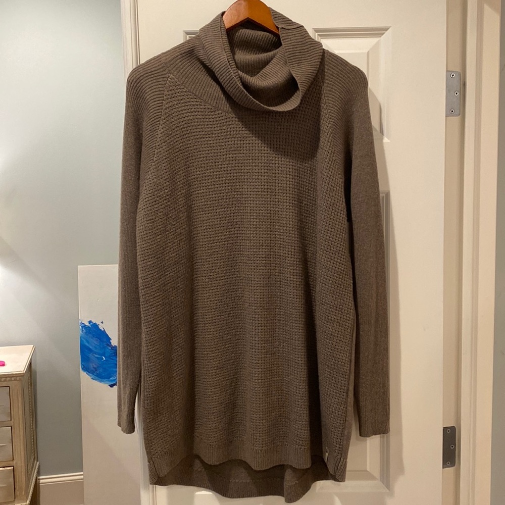 Women’ Woolrich cowl neck sweater